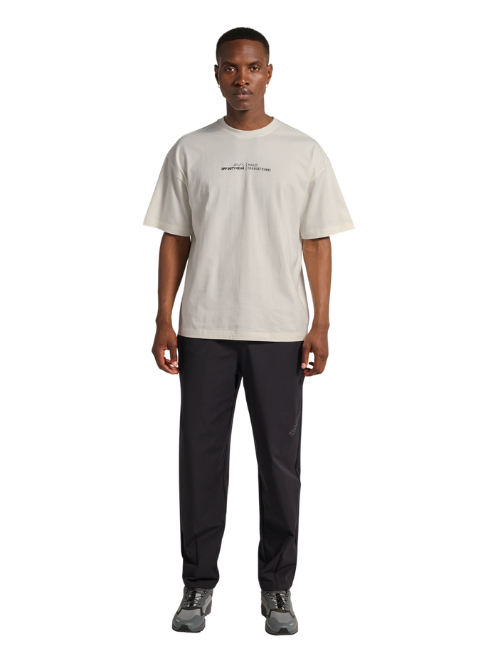 HALO GRAPHIC BOXY T-SHIRT, MARSHMALLOW, model