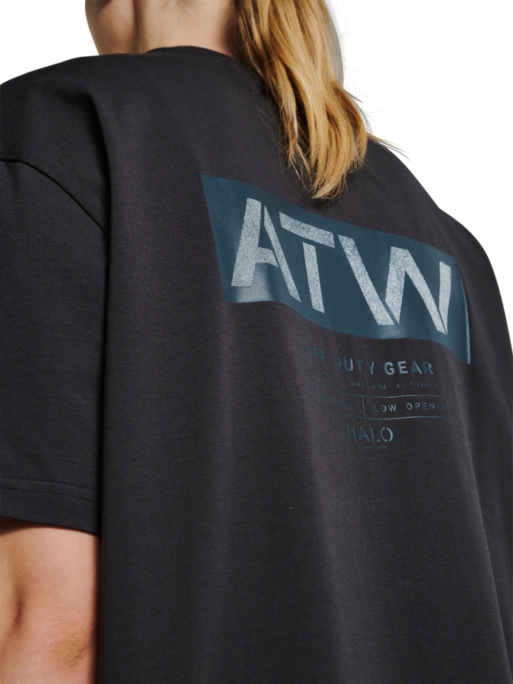 HALO GRAPHIC T-SHIRT, RAVEN, model