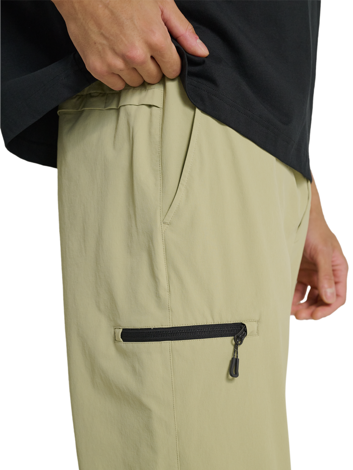 HALO TACTICAL PANTS, ELM, model