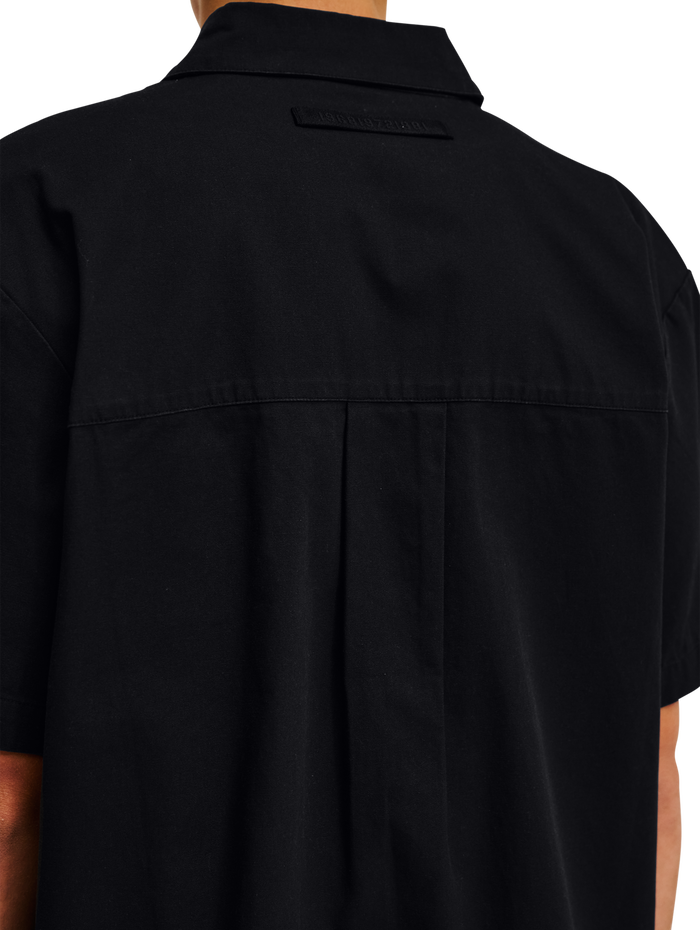 HALO COMMAND SS SHIRT, BLACK, model