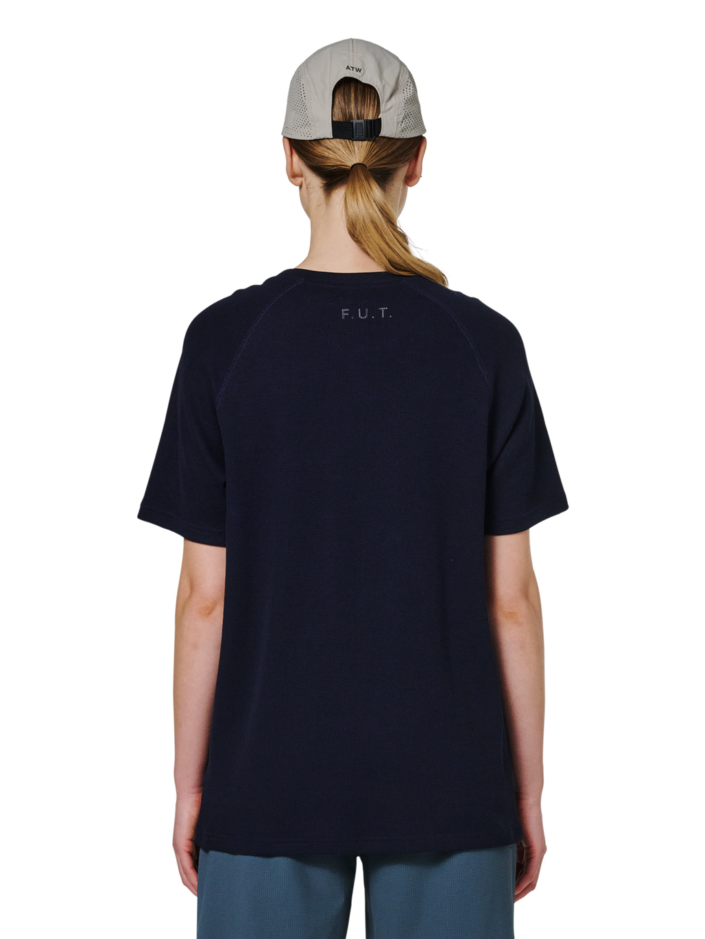 HALO SKYHOOK T-SHIRT, DEEP WELL, model