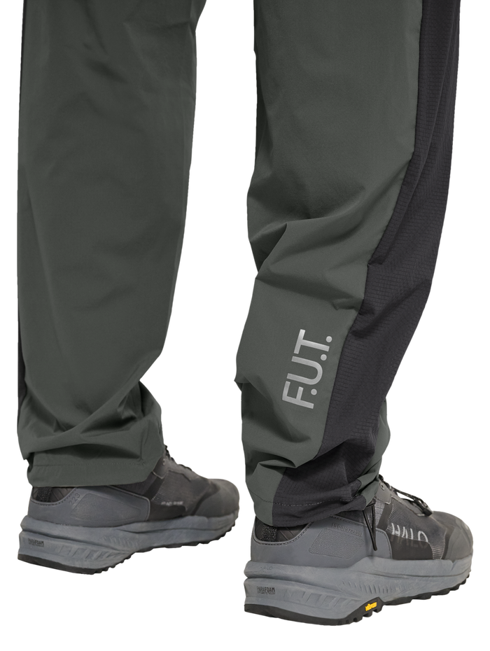 HALO DIVISION PANTS, GUNMETAL, model