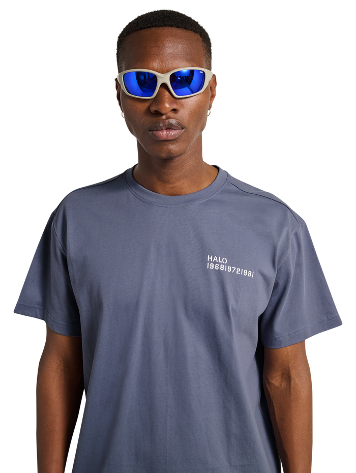 HALO ESSENTIAL T-SHIRT, GRISAILLE, model