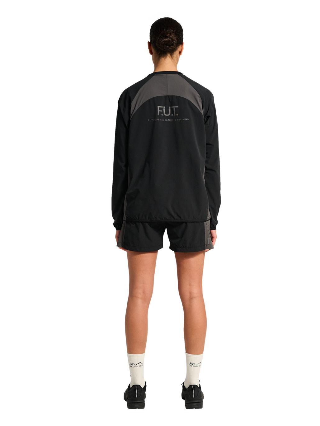 HALO DIVISION CREWNECK, BLACK, model