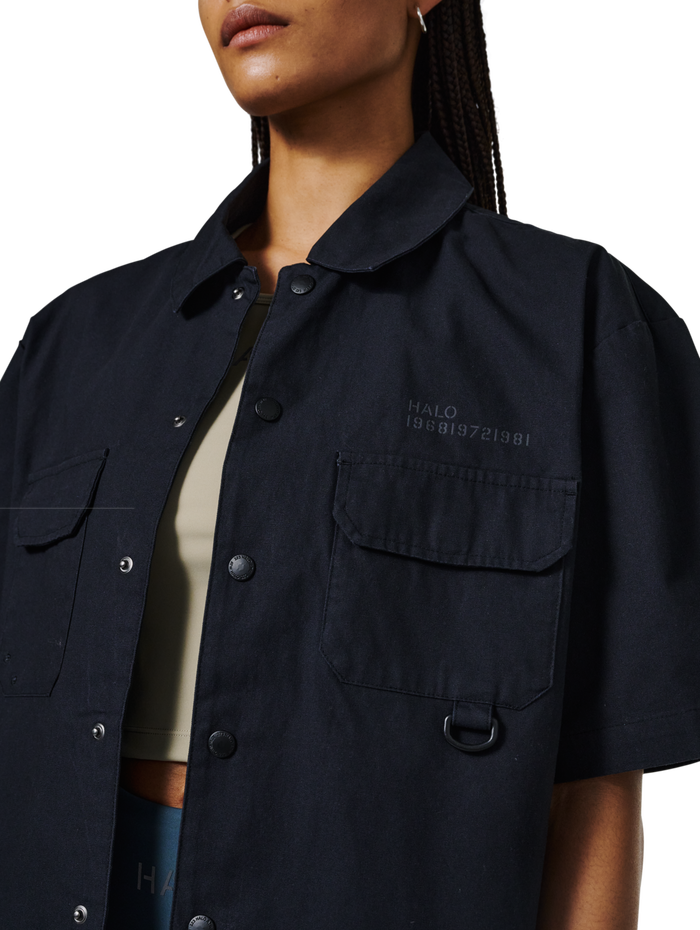 HALO COMMAND SS SHIRT, BLACK, model