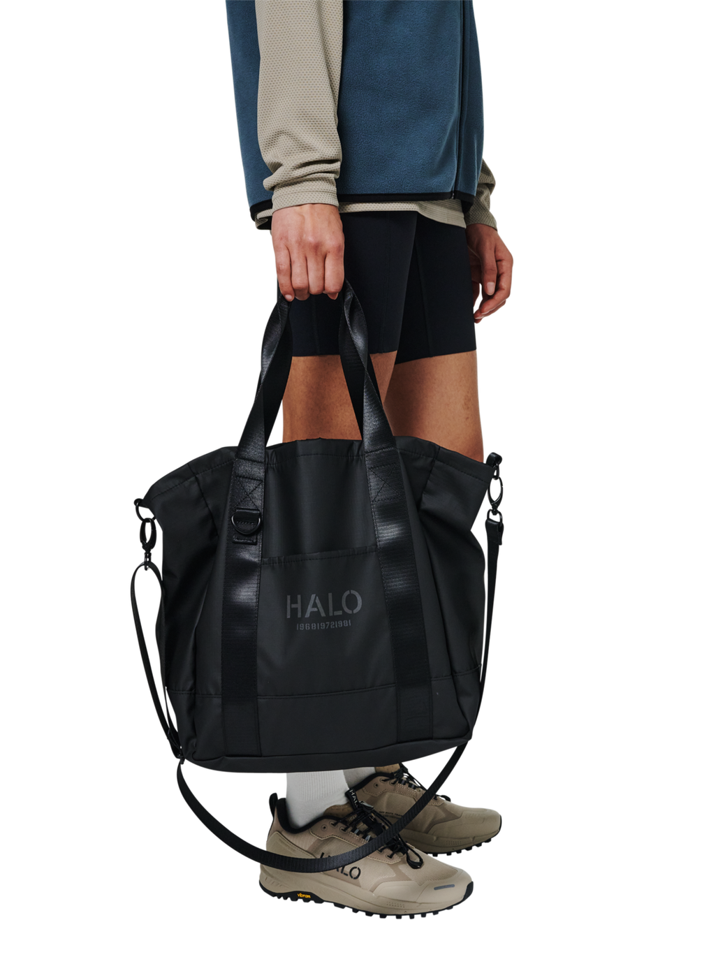 HALO TOTE BAG, BLACK, model