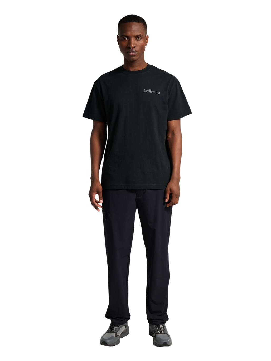 HALO ESSENTIAL T-SHIRT, BLACK, model