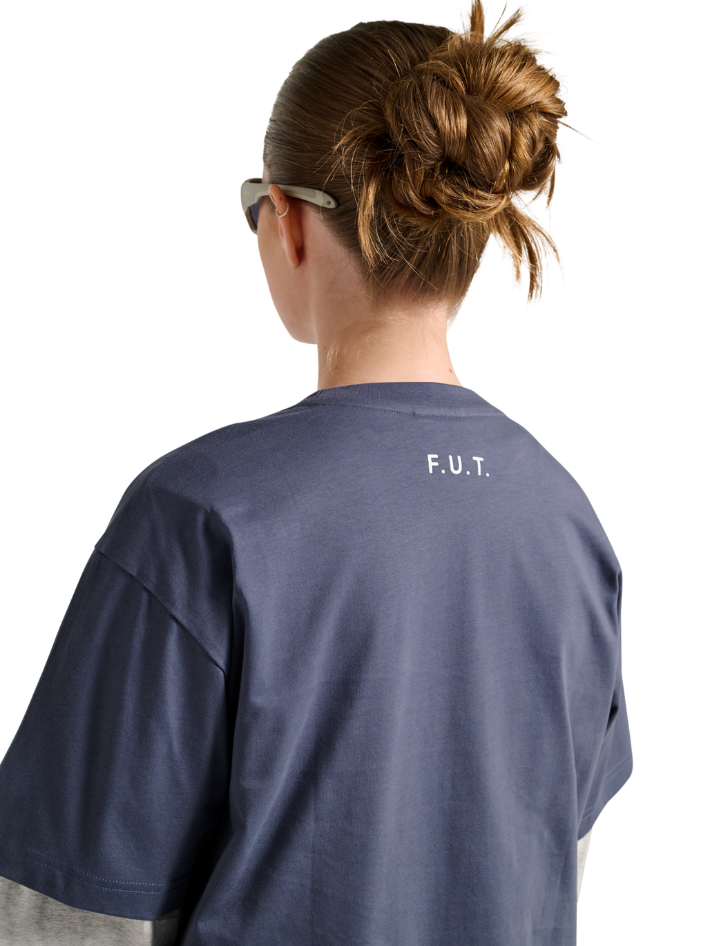 HALO ESSENTIAL T-SHIRT, GRISAILLE, model