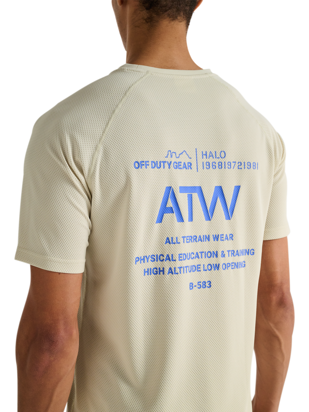 HALO SORONA T-SHIRT, TURTLEDOVE, model