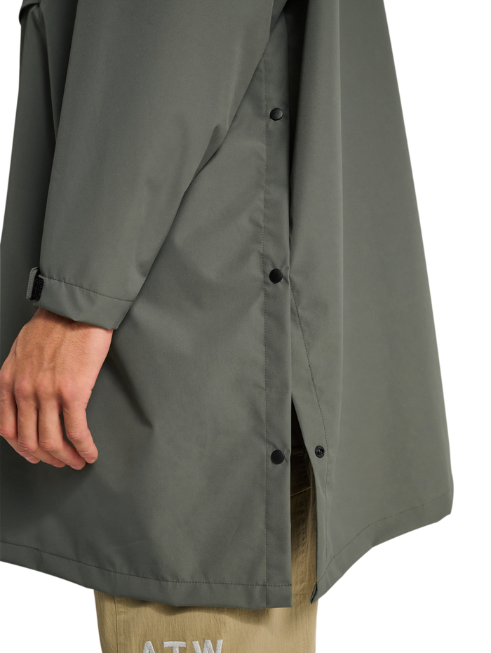 HALO RAINCOVER, GUNMETAL, model