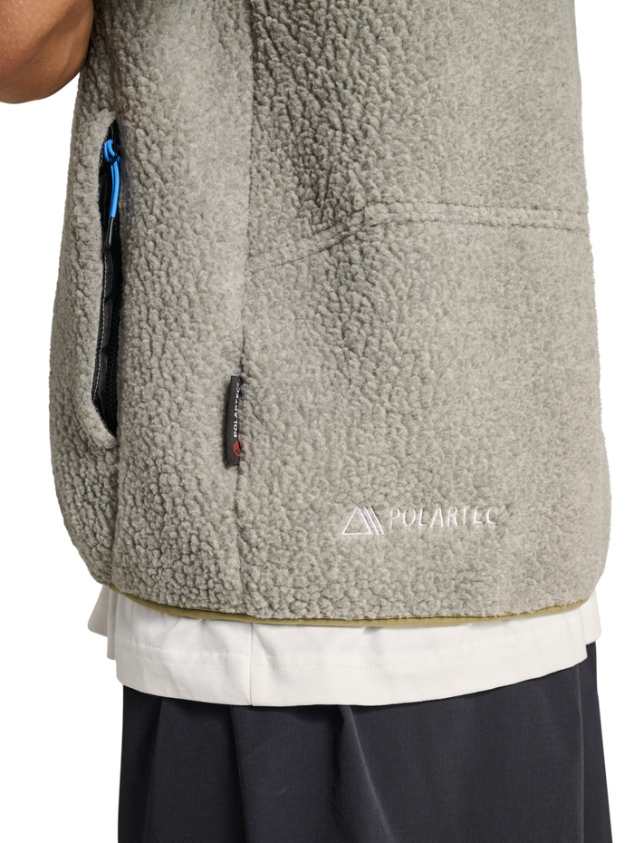 HALO MOVE POLARTEC FLEECE VEST, TURTLEDOVE, model