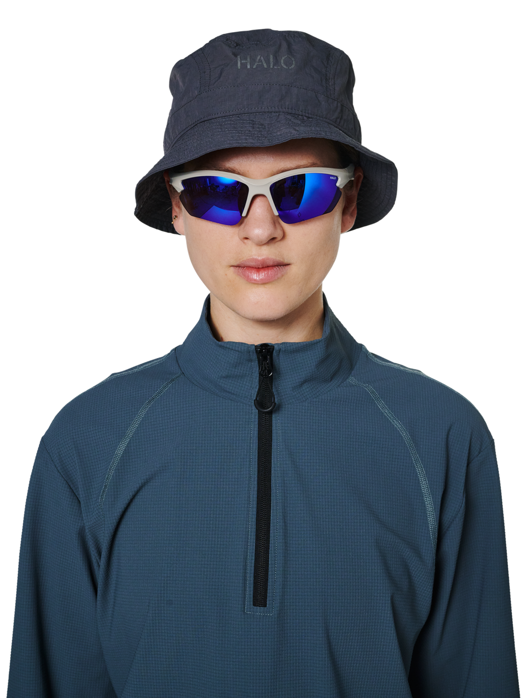 HALO NYLON BUCKET HAT, RAVEN, model