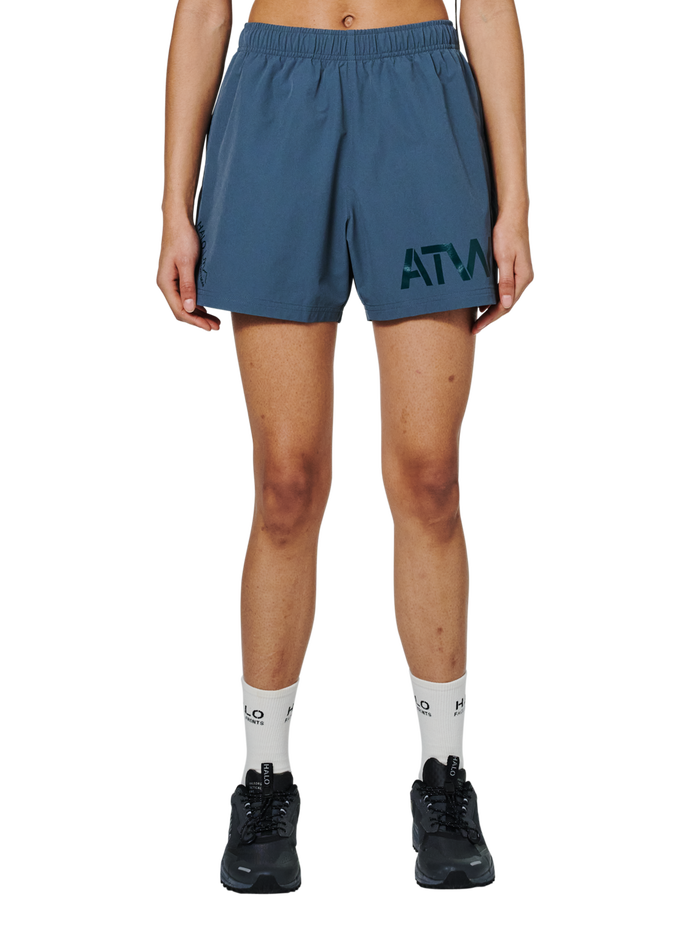 HALO SHORTS, DARK SLATE/BOTANICAL GARDEN, model