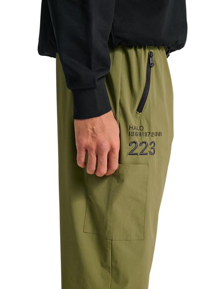 HALO MOVE PANT, OLIVE DRAB, model