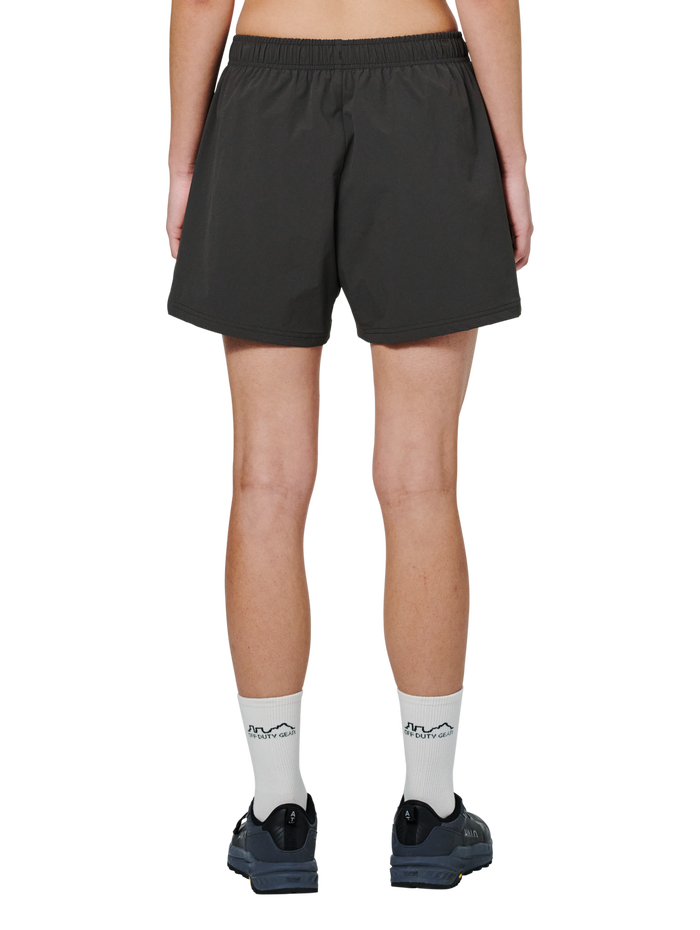 HALO SHORTS, RAVEN, model