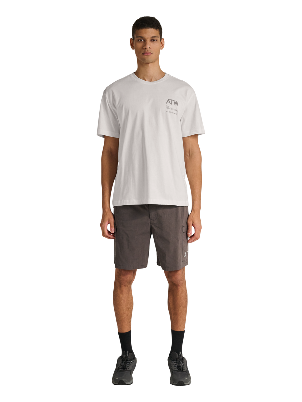 HALO GRAPHIC T-SHIRT, MARSHMALLOW/SILVER, model