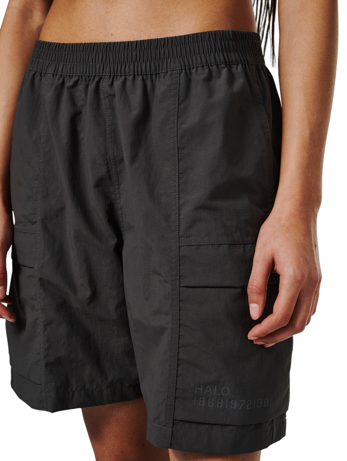 HALO RANGER SHORTS, RAVEN, model