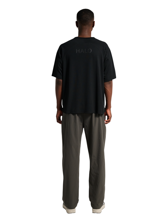 HALO SORONA BOXY T-SHIRT, BLACK, model