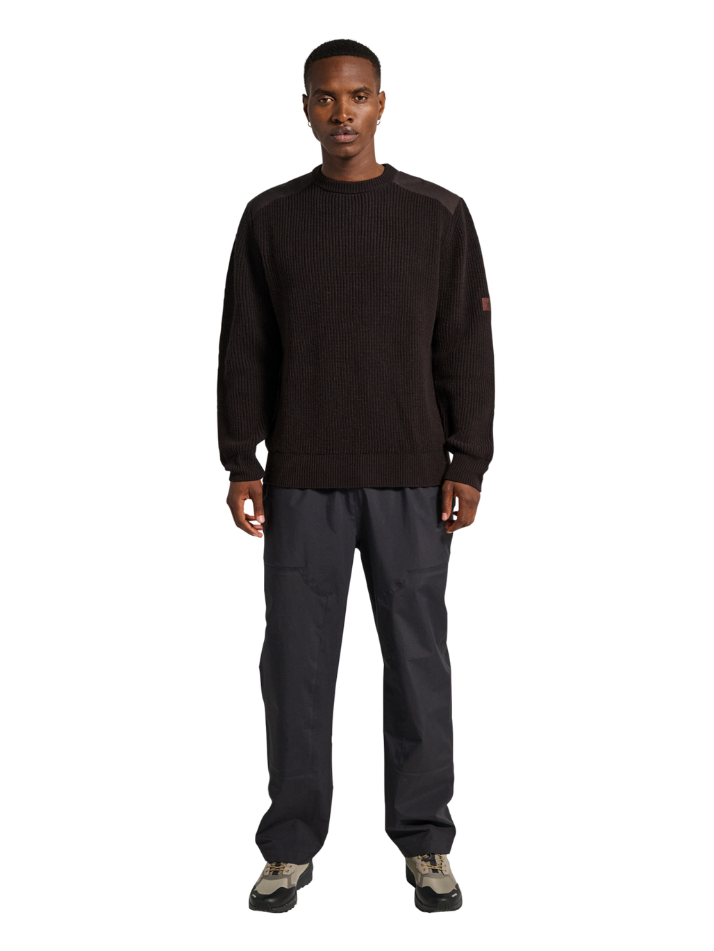 HALO WOOL CREW KNIT, CHOCOLATE TORTE, model