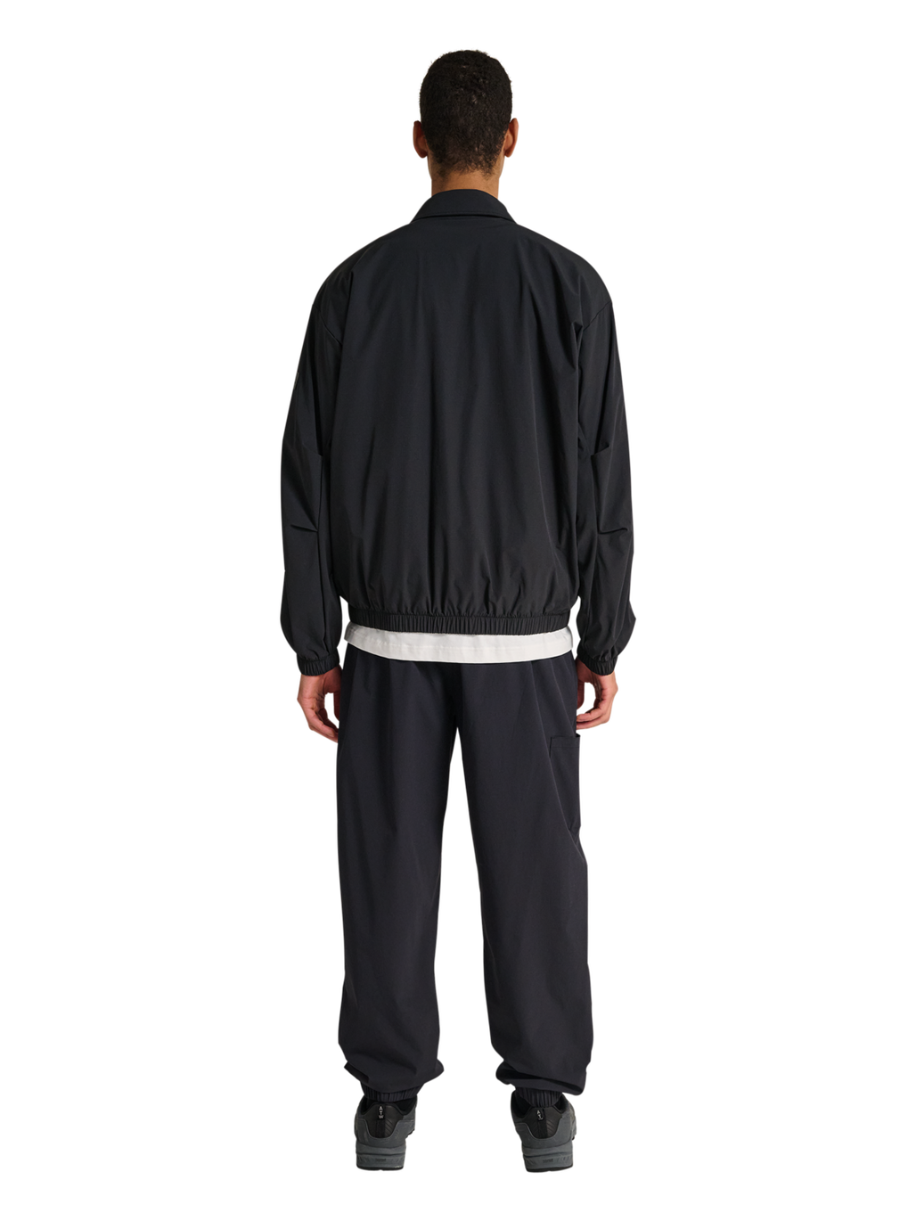 HALO MOVE OVERSHIRT, BLACK, model