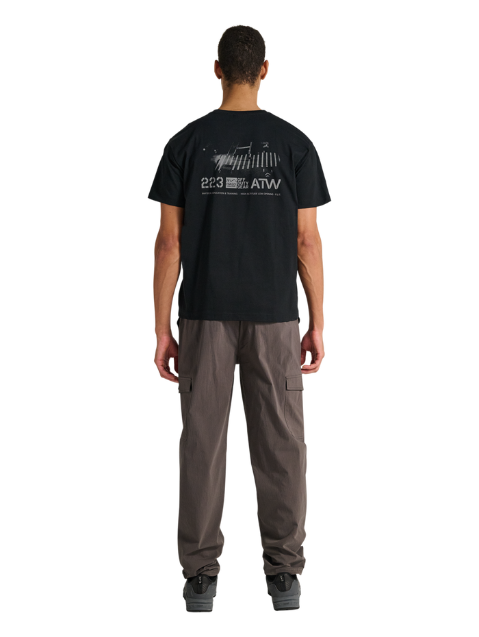 HALO GRAPHIC T-SHIRT, BLACK/GUNMETAL, model