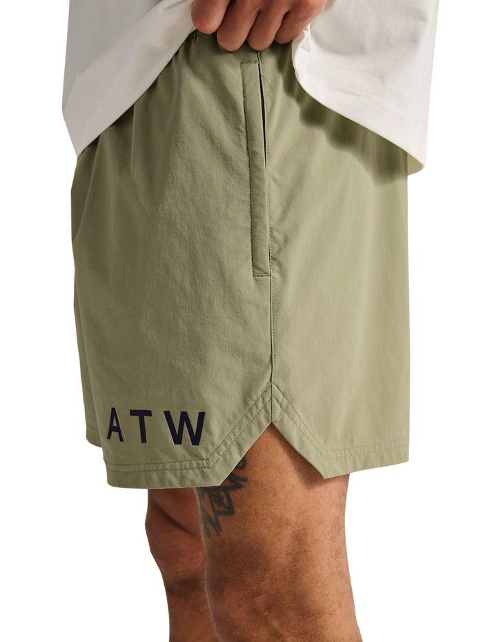 HALO SHORTS, ELM, model