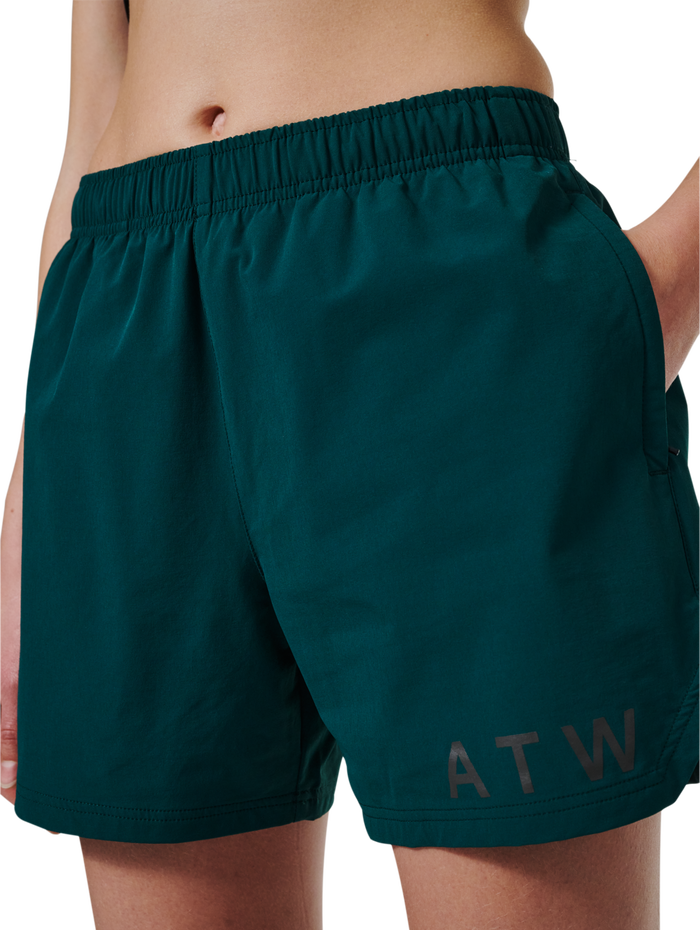 HALO SHORTS, BOTANICAL GARDEN, model