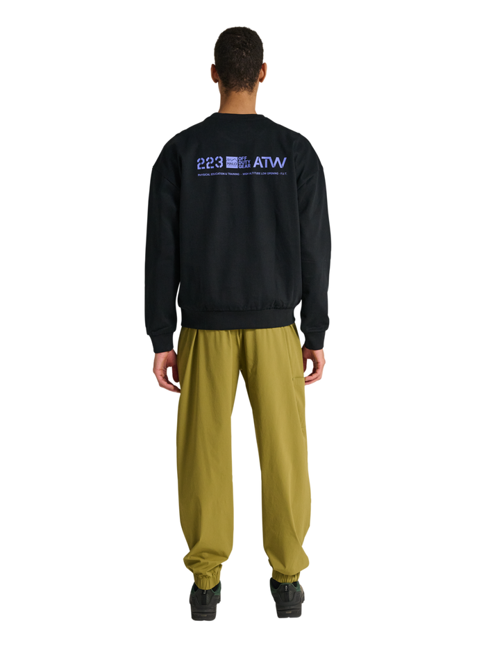 HALO GRAPHIC BOXY CREW, BLACK/PALACE BLUE, model