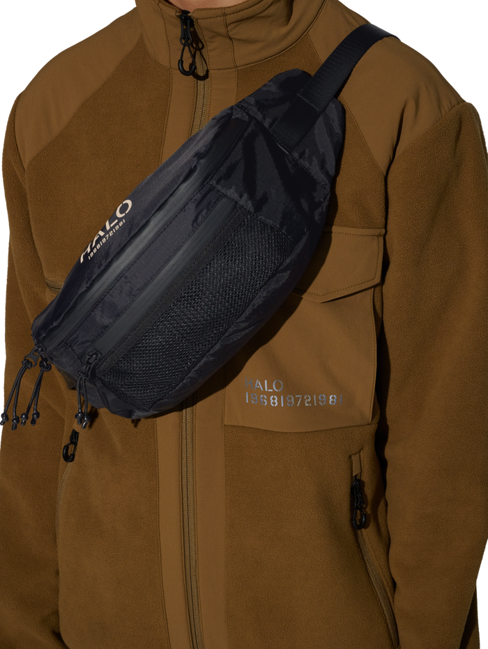 HALO CROSSBODY BAG, BLACK, model