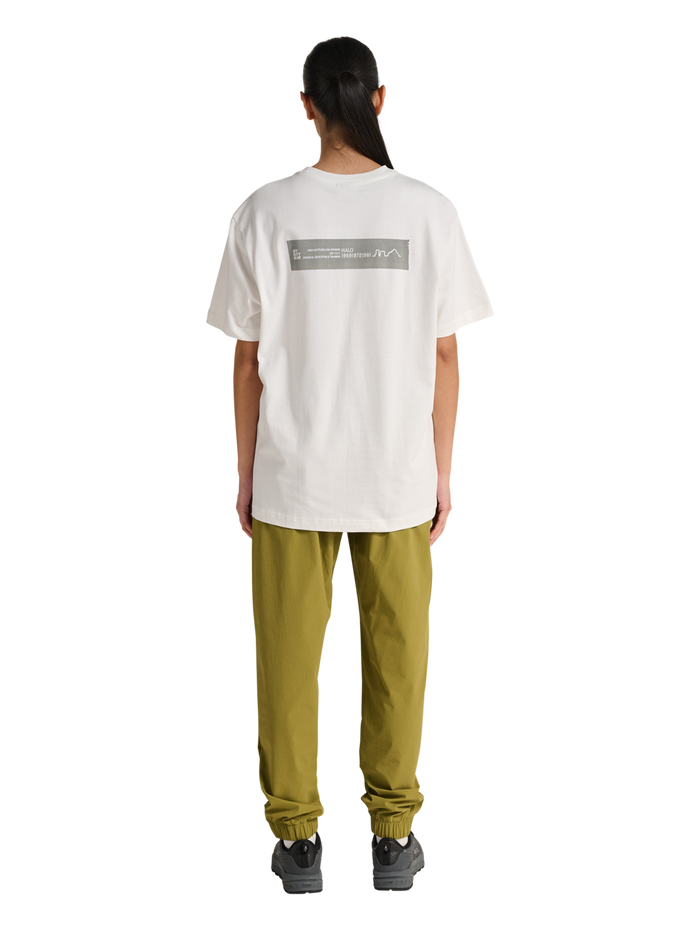 HALO GRAPHIC T-SHIRT, MARSHMALLOW/SILVER, model