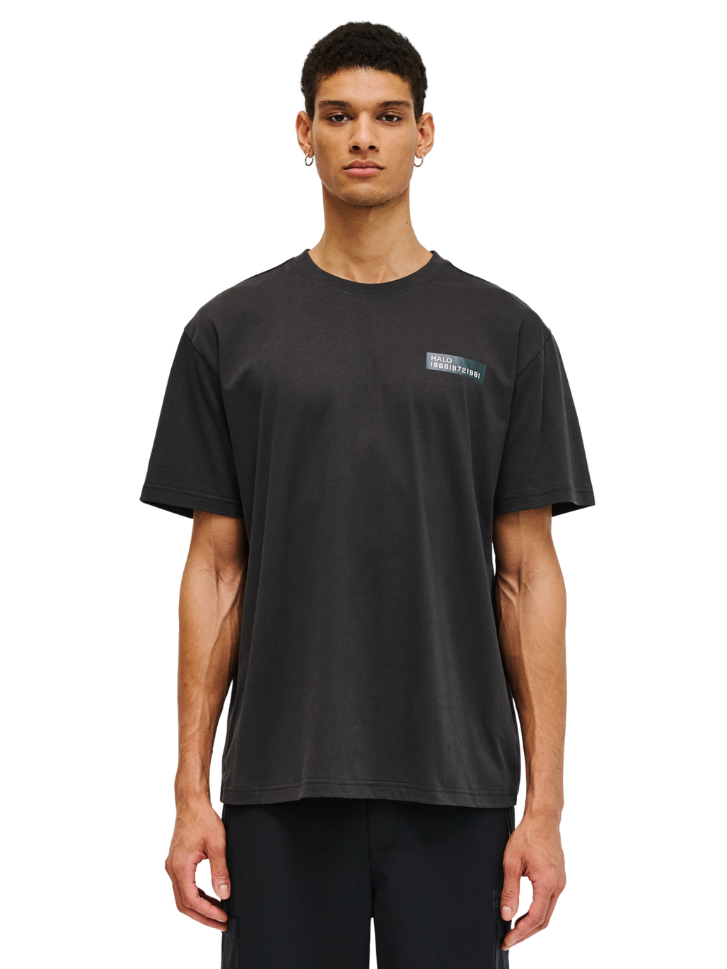 HALO GRAPHIC T-SHIRT, RAVEN, model