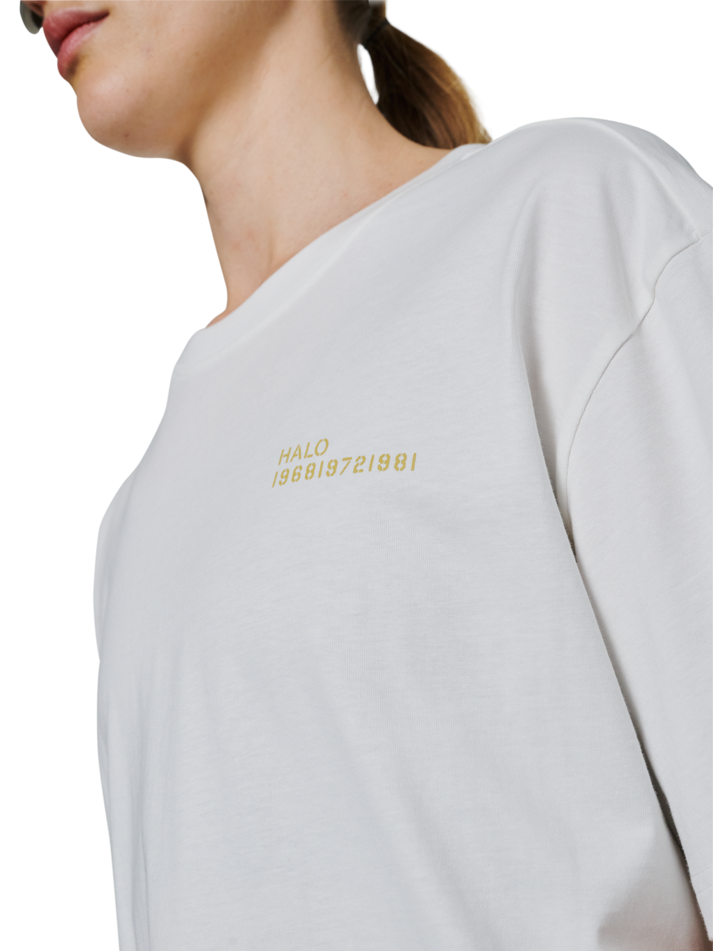 HALO GRAPHIC T-SHIRT, MARSHMALLOW/WARM OLIVE, model