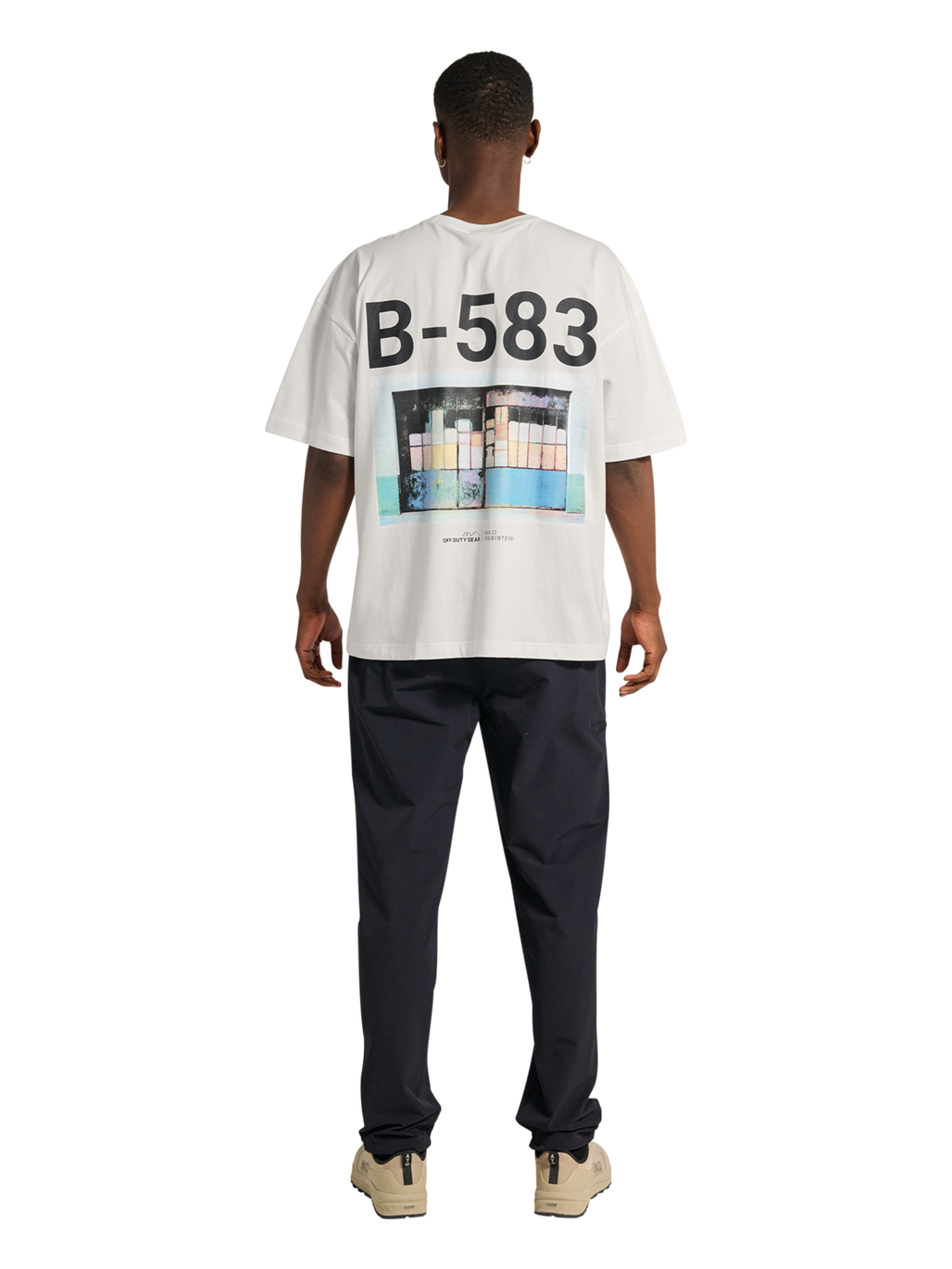 HALO GRAPHIC BOXY T-SHIRT, MARSHMALLOW, model