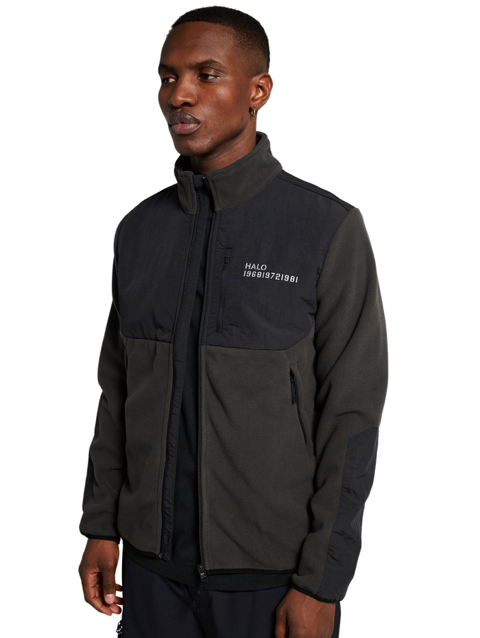 HALO BLOCKED ZIP FLEECE, RAVEN, model