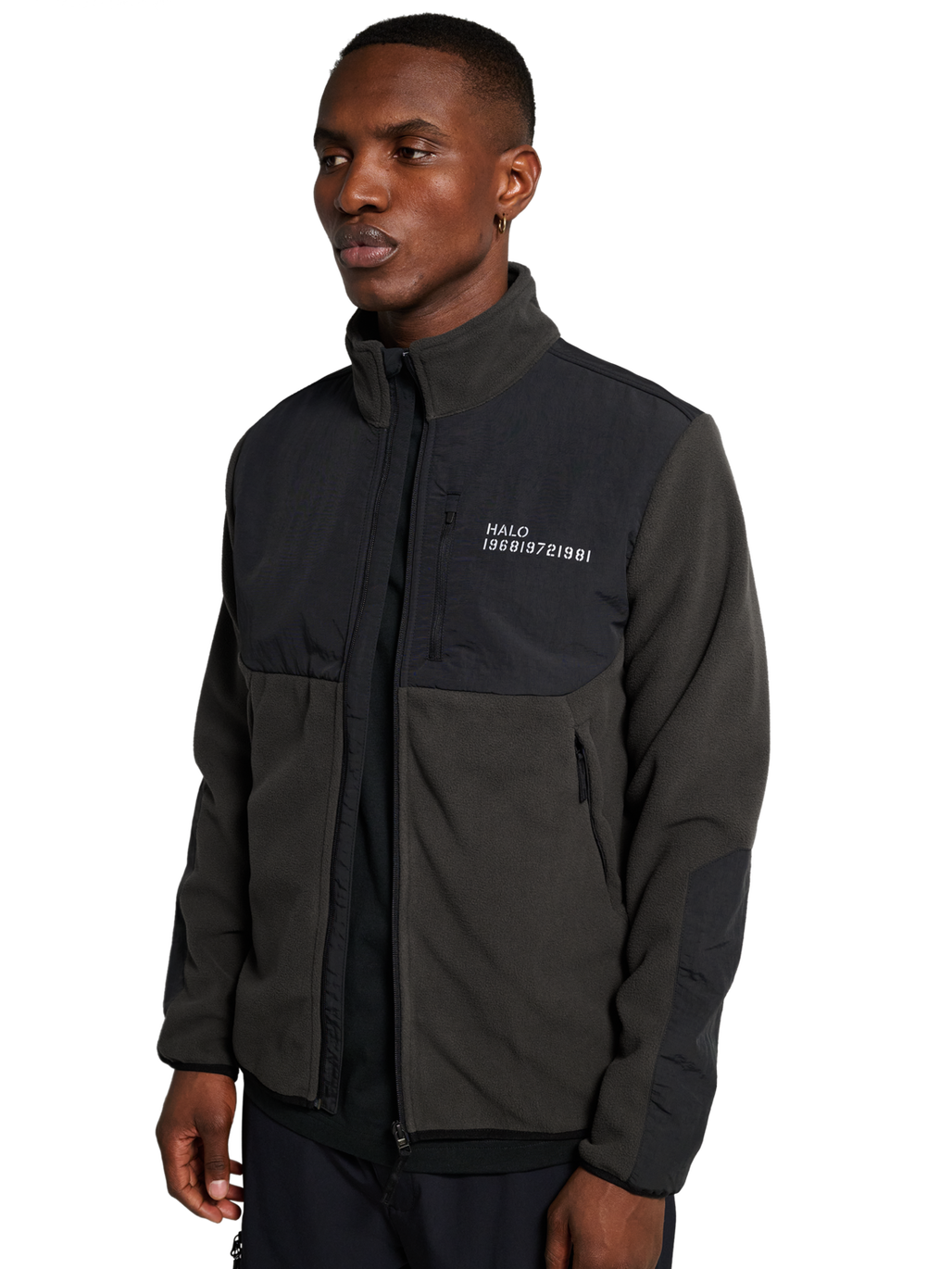HALO BLOCKED ZIP FLEECE, RAVEN, model