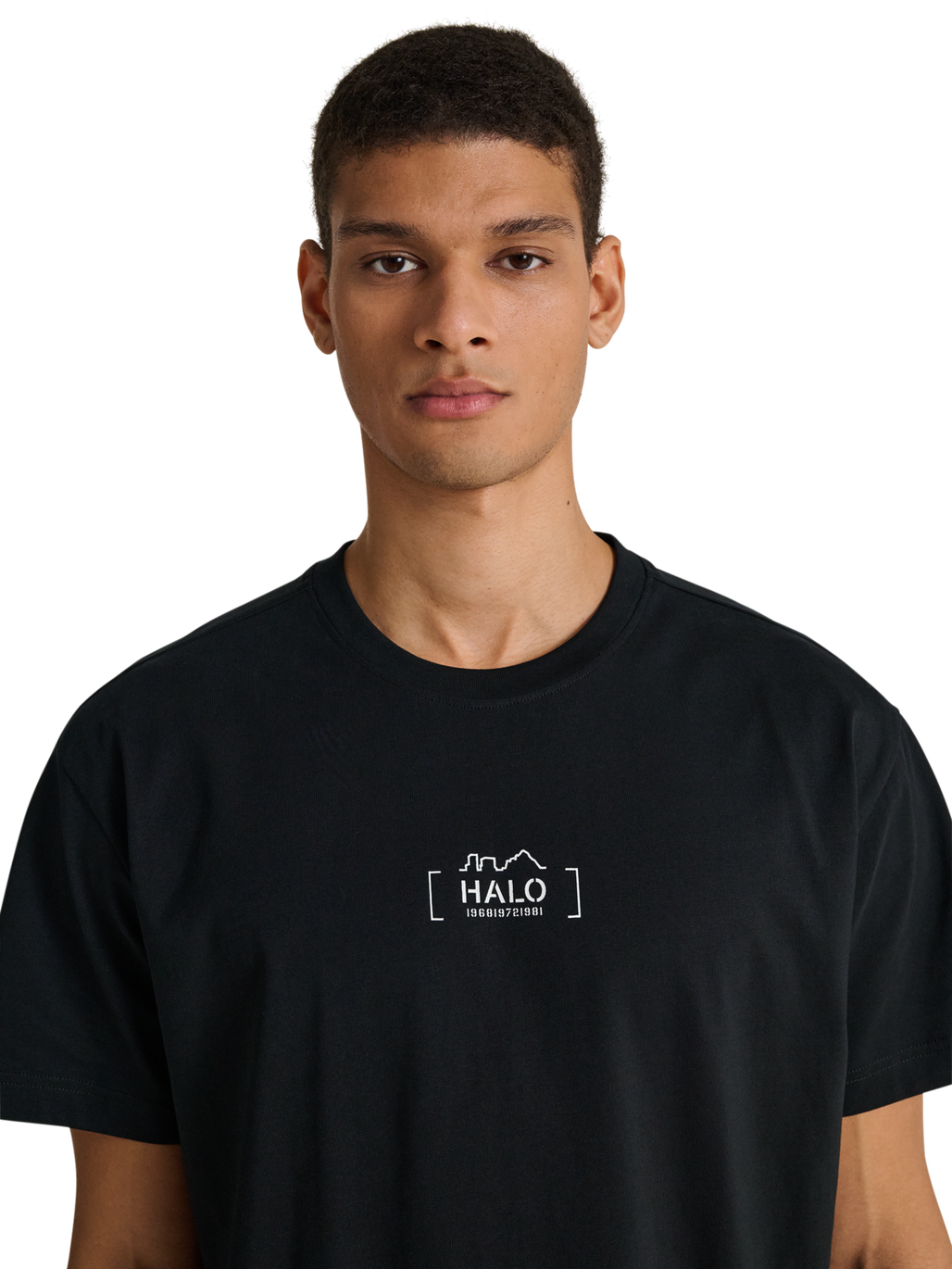 HALO GRAPHIC T-SHIRT, BLACK, model
