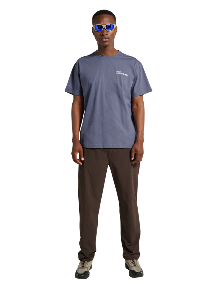 HALO ESSENTIAL T-SHIRT, GRISAILLE, model