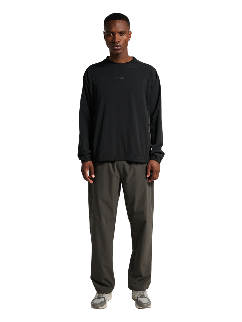HALO DIVISION CREWNECK, BLACK, model
