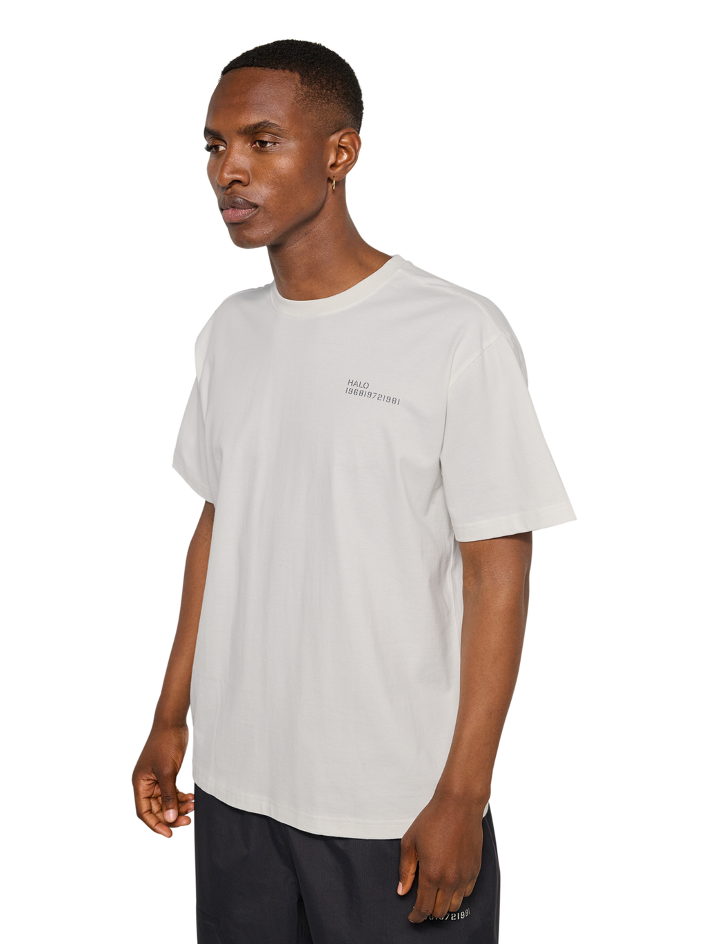 HALO PATCH GRAPHIC T-SHIRT, MARSHMALLOW, model