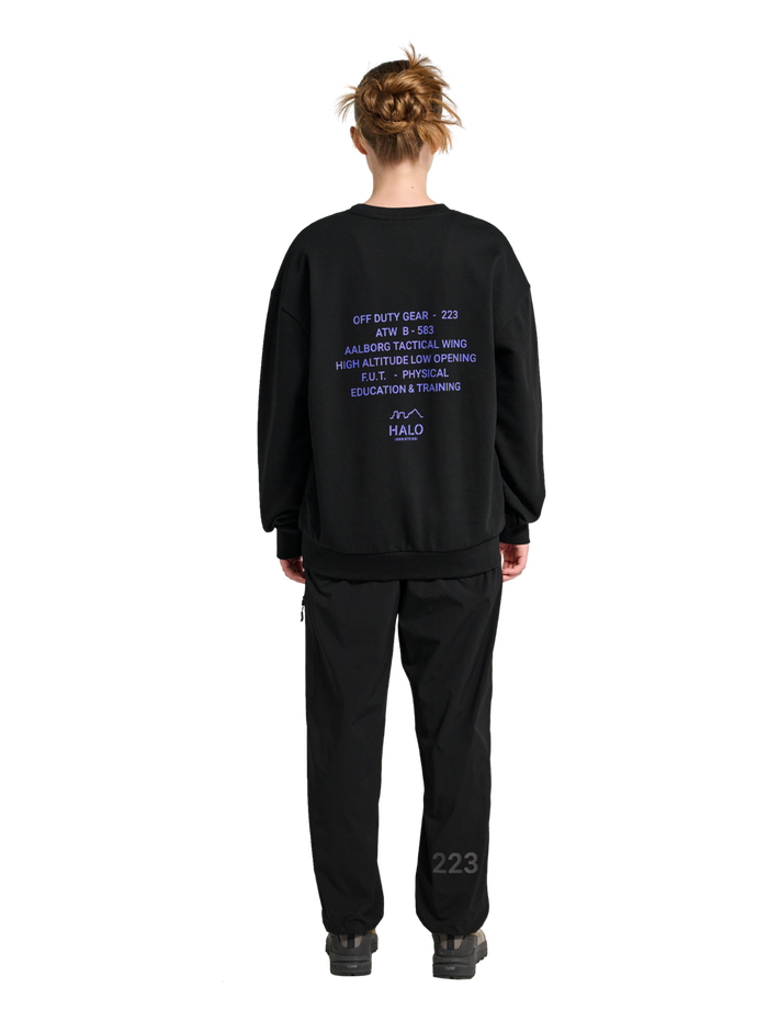 HALO GRAPHIC BOXY CREW, BLACK/BLACK, model