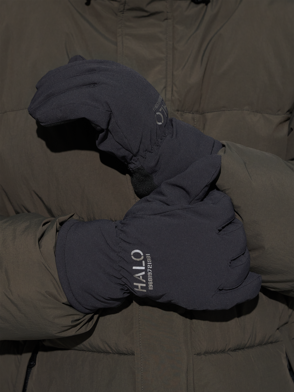 HALO GLOVE, BLACK, model