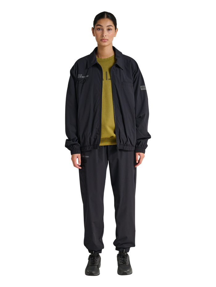 HALO MOVE OVERSHIRT, BLACK, model