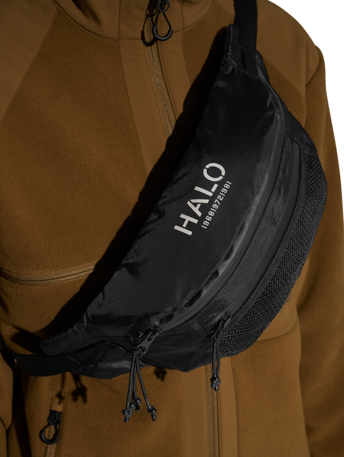 HALO CROSSBODY BAG, BLACK, model