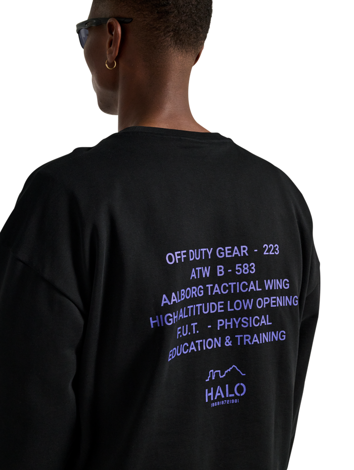 HALO GRAPHIC BOXY CREW, BLACK/BLACK, model
