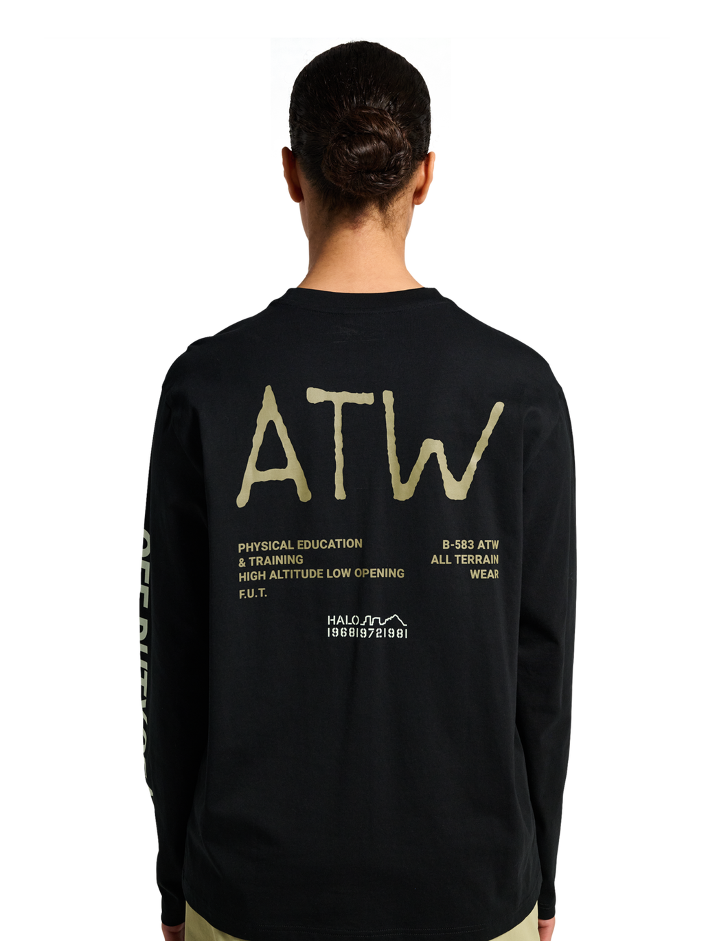 HALO GRAPHIC LS T-SHIRT, BLACK, model