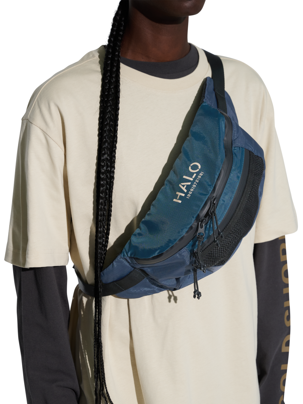 HALO CROSSBODY BAG, BLUE NIGHTS, model
