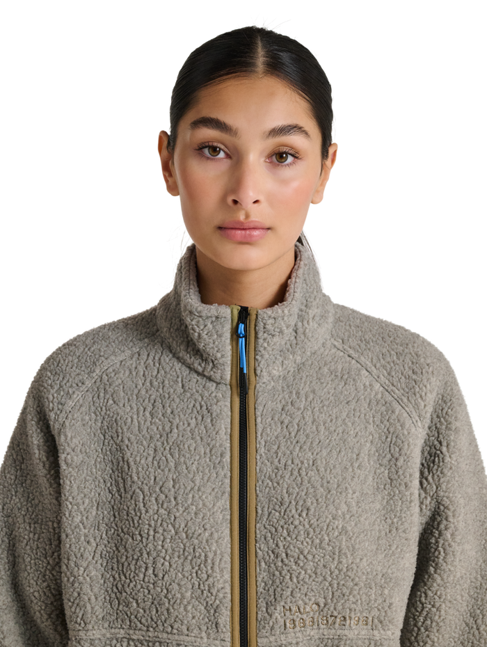 HALO MOVE POLARTEC FLEECE JACKET, TURTLEDOVE, model