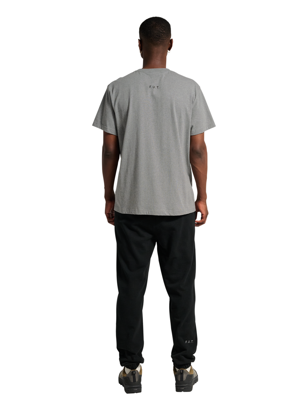 HALO ESSENTIAL SWEATPANTS, BLACK, model