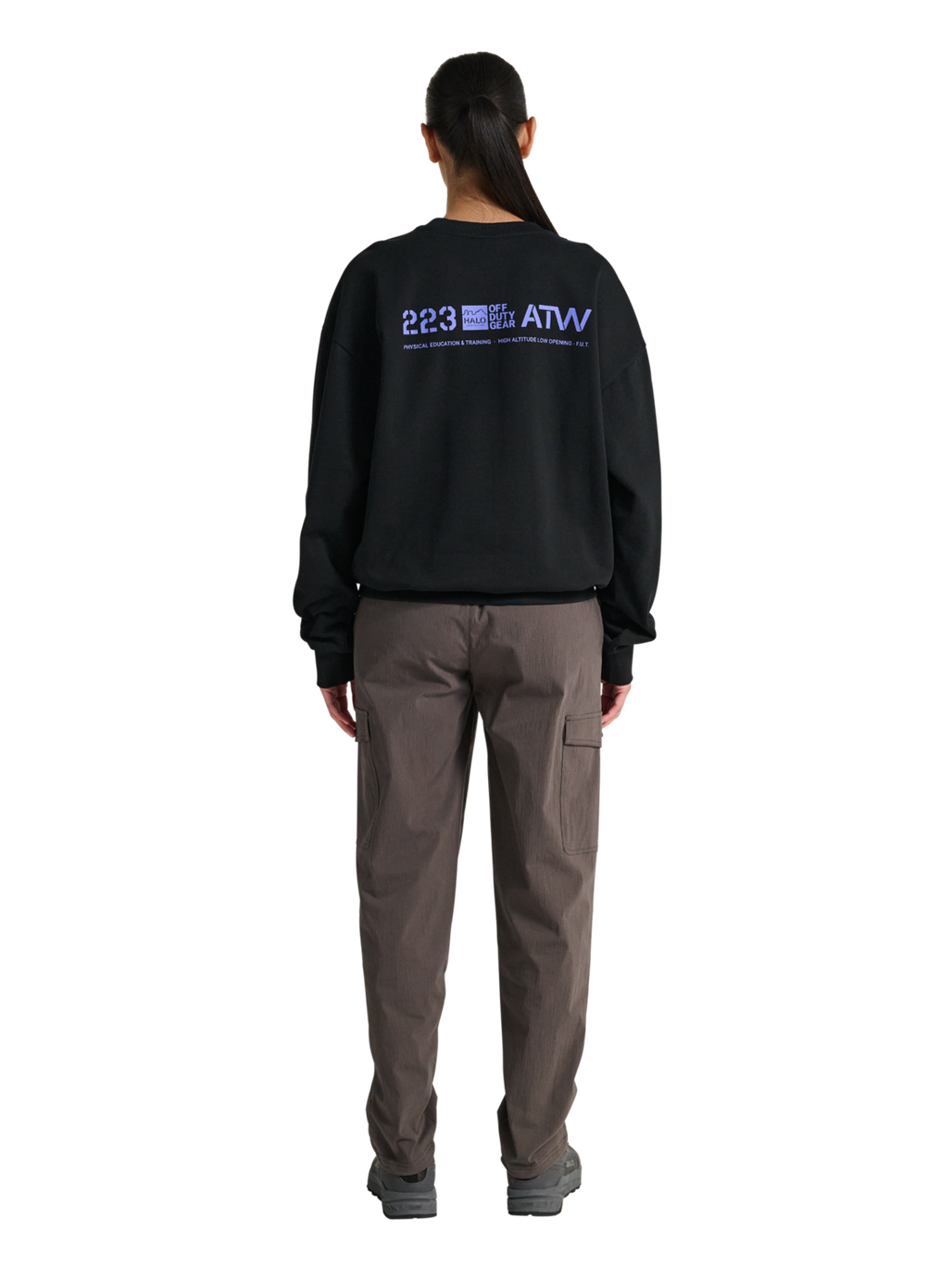 HALO GRAPHIC BOXY CREW, BLACK/PALACE BLUE, model