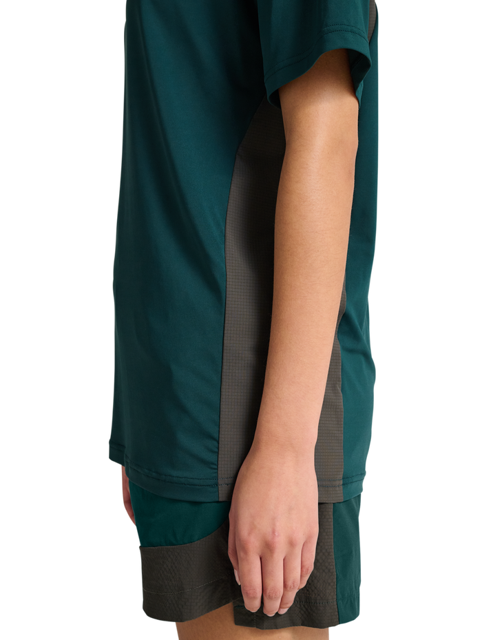 HALO DIVISION T-SHIRT, SEA MOSS, model